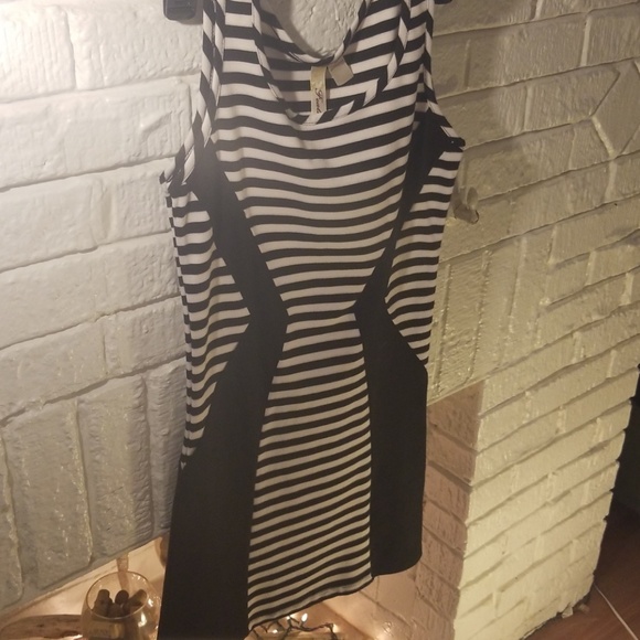 Black and white dress - Picture 2 of 4